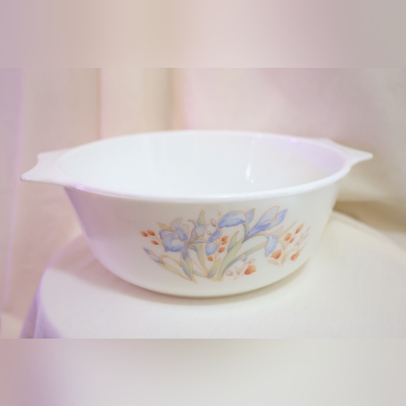Pyrex England Blue Iris Casserole Dish - Picture 3 of 5